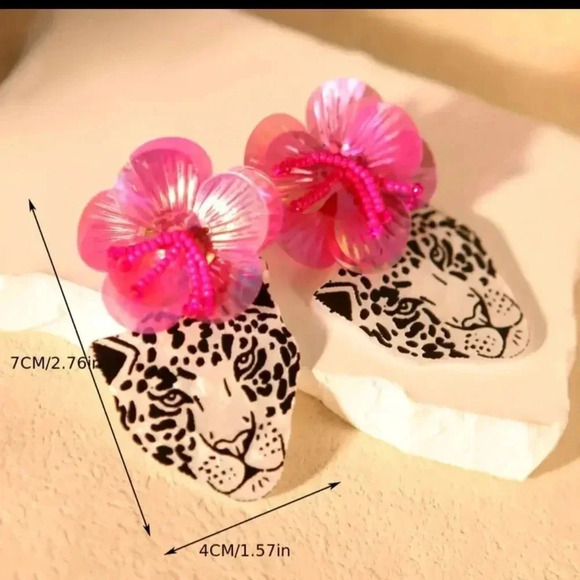 NWTs Pink Floral Cheetah Cat stud earrings - Picture 2 of 3